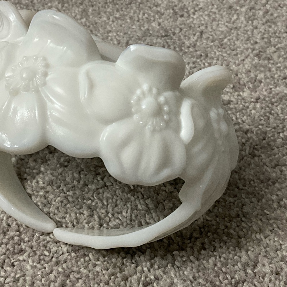 LAST CHANCE**Westmoreland Glass Dogwood Basket/Dish - Picture 6 of 8